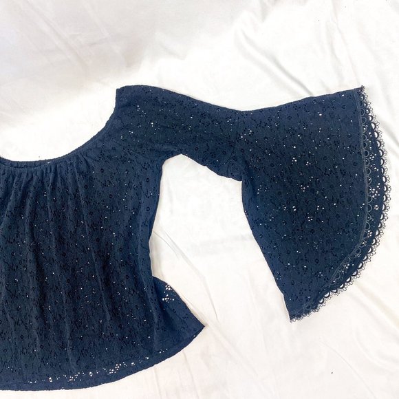 Women's Lace Boho Over Sized Bell Sleeve Shirt Eyelet Pattern Red Haute Brand S - Picture 10 of 14